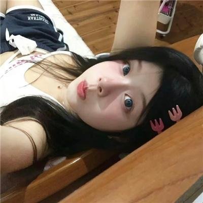 偷偷接吻